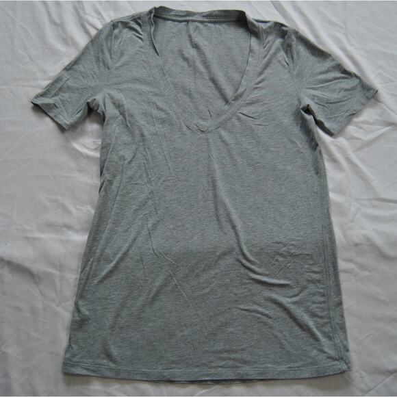 Lululemon Gray Love V-Neck Short Sleeve Shirt X-Small Fit (No Tag) - Picture 1 of 6